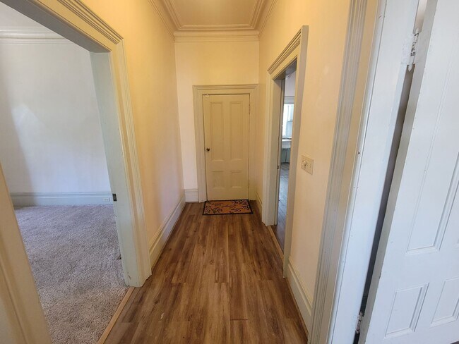 Building Photo - SAC T 9081-9085