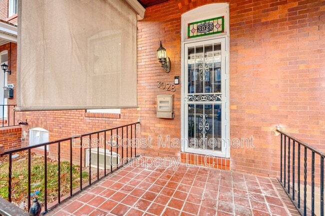 Building Photo - 3028 Kenyon Ave