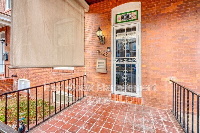 Foto del edificio - 3028 Kenyon Ave