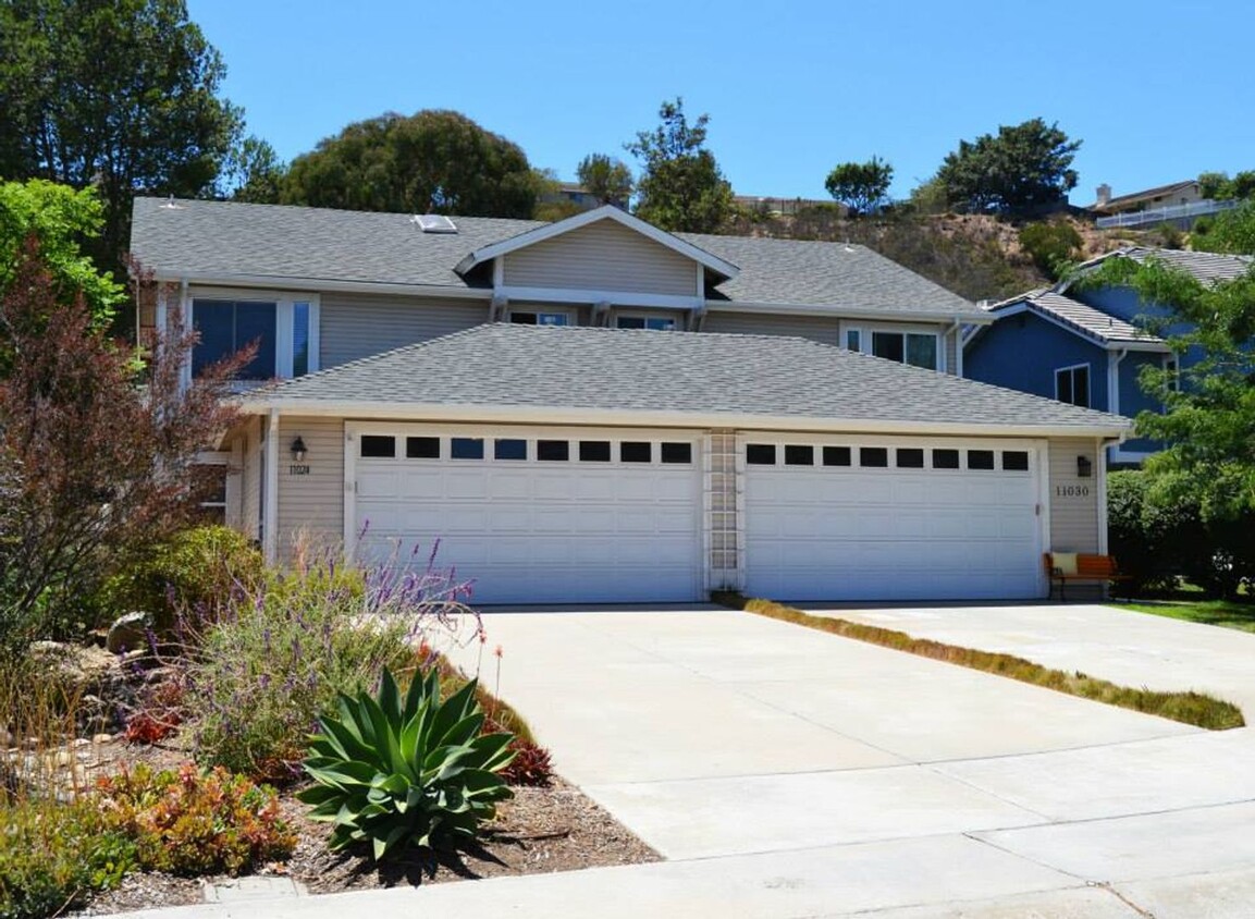 Foto principal - AMAZING Scripps Ranch Remodel! 4BR 3BA 2 S...