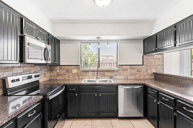 Building Photo - 1836 N Crystal Lake Dr