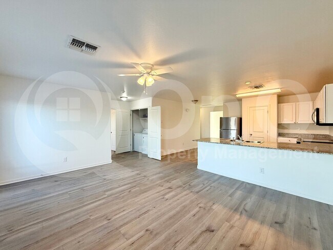 Building Photo - 211 Azteca Dr