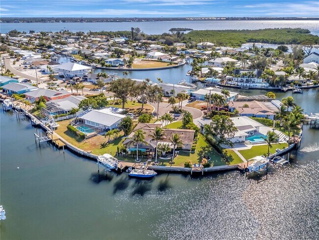 Foto del edificio - 10432 Sandpiper Rd W