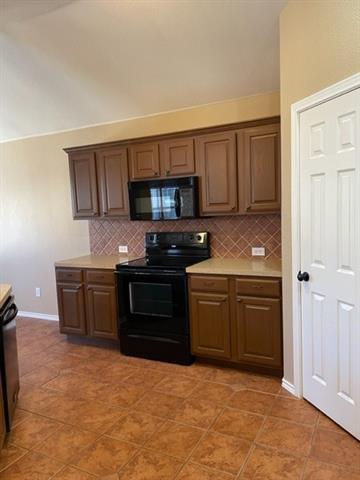 Building Photo - 8121 Keechi Creek Ct