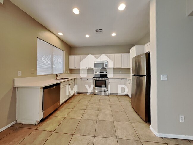 Building Photo - 5795 W Townley Ave