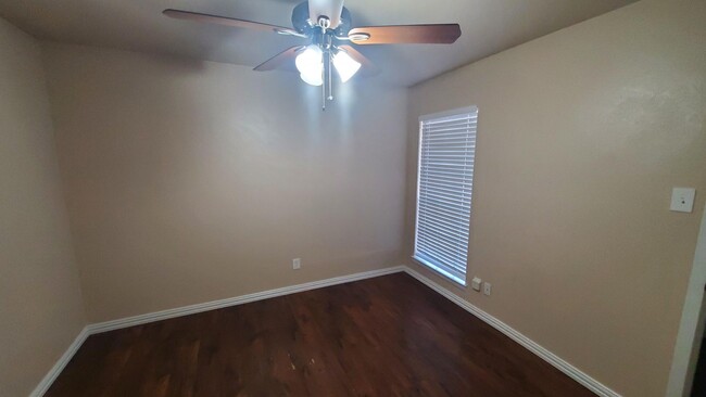 Foto del edificio - Move in ready Duplex!  Garland ISD