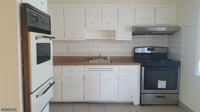 Building Photo - 464 Boyden Ave