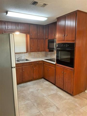 Foto del edificio - 2240 Shady Meadow Dr