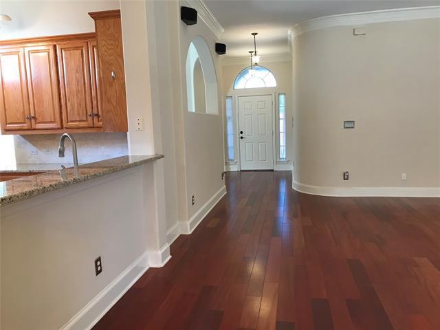 Foto del edificio - 9016 Roundbluff Rd