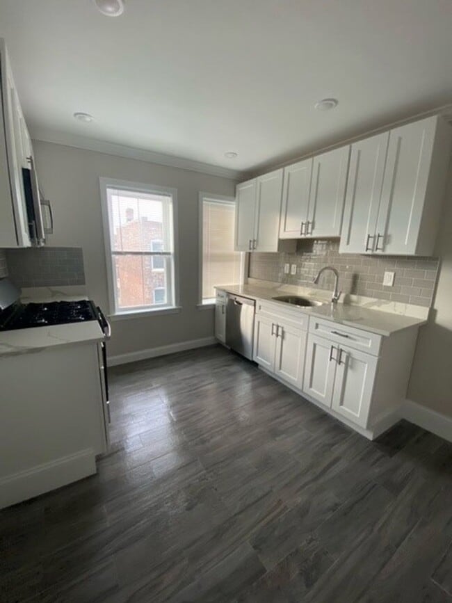 Foto del edificio - Fantastic Unit, Laundry in Unit, Modern Ap...