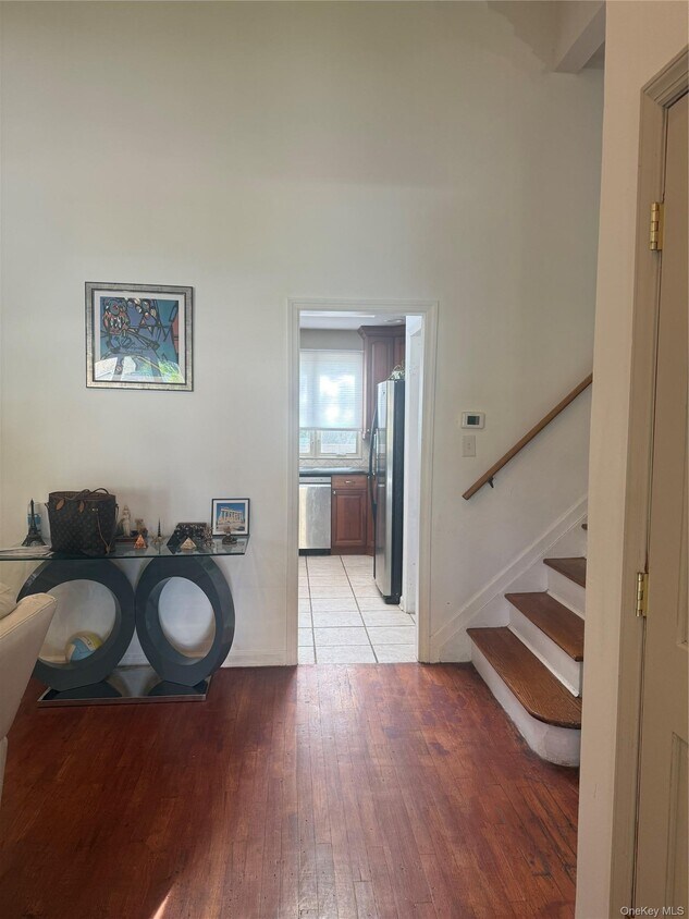 Building Photo - 11 Syosset Cir