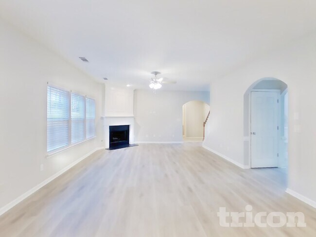 Building Photo - 18 Rockridge Dr