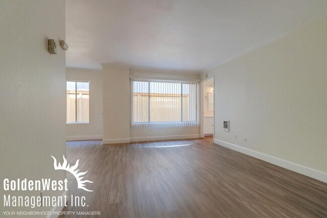 Building Photo - 734 Sapphire St