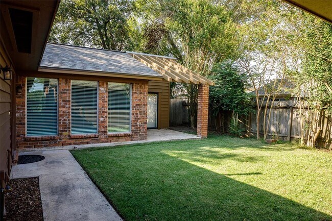 Building Photo - 603 Woodcombe Dr