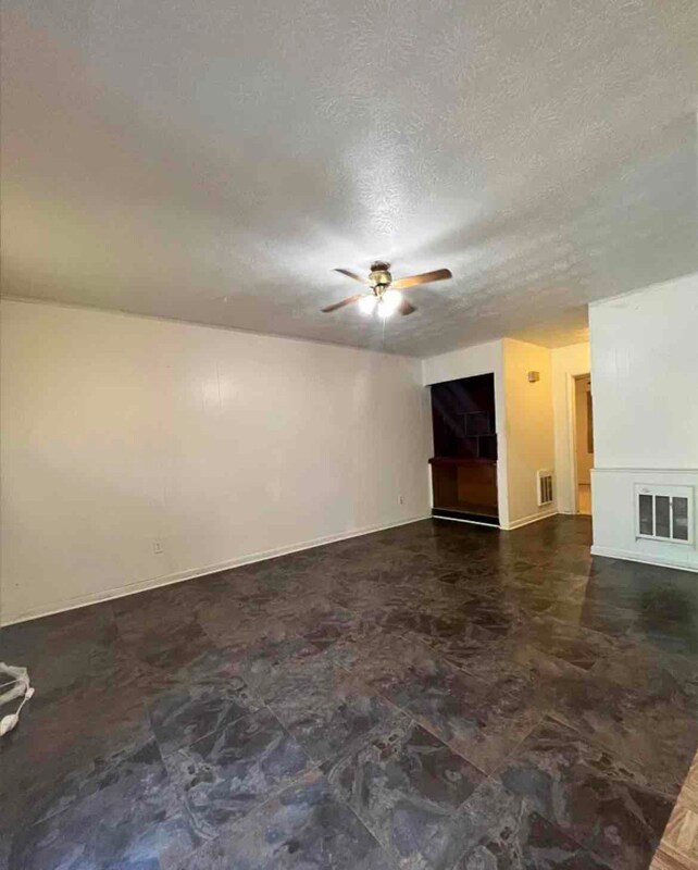 Foto del edificio - 7224 Rutledge Pearson Dr
