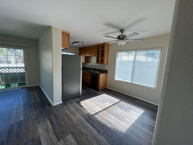 Building Photo - Remodeled 2 bed, 1-1/2 bath Gated Condo in...