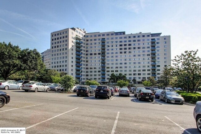 Building Photo - 10201 Grosvenor Pl