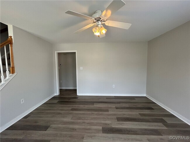 Foto del edificio - 317 Lake Crest Ct