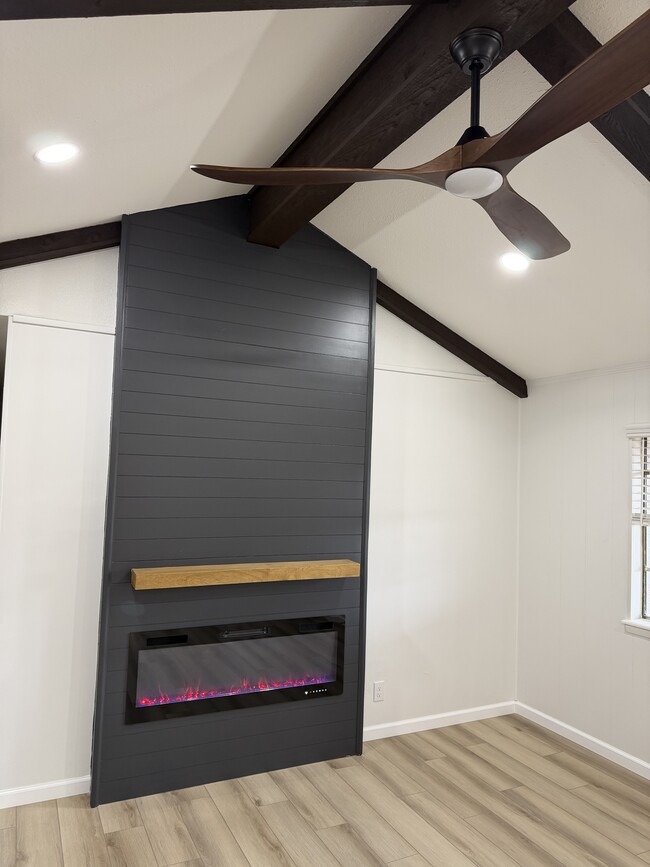 Building Photo - 6526 Forest Grove