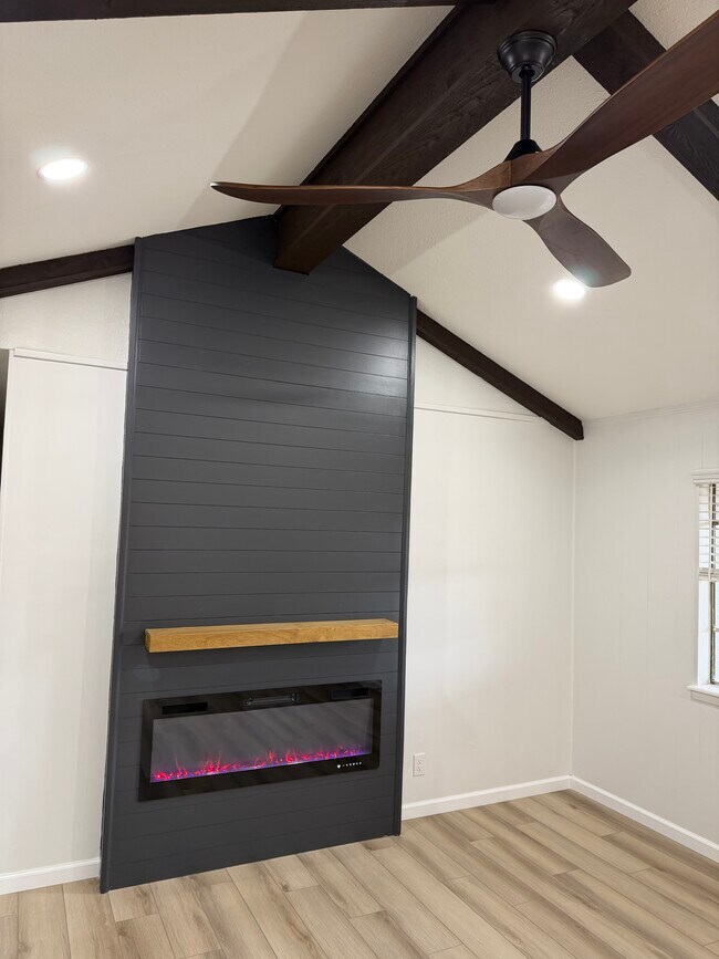 Foto del edificio - 6526 Forest Grove