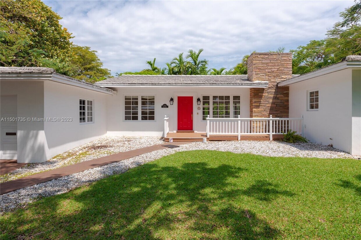 Foto principal - 4114 Santa Maria St