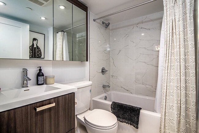 Building Photo - E18HTEEN