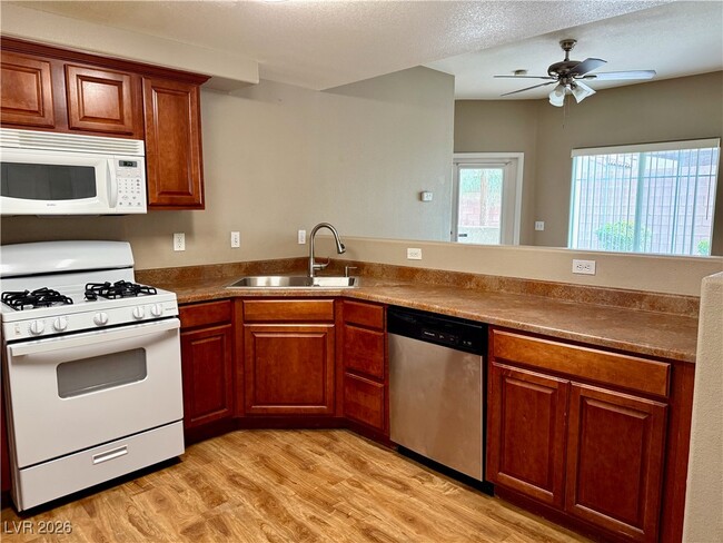 Foto del edificio - 9303 Gilcrease Ave