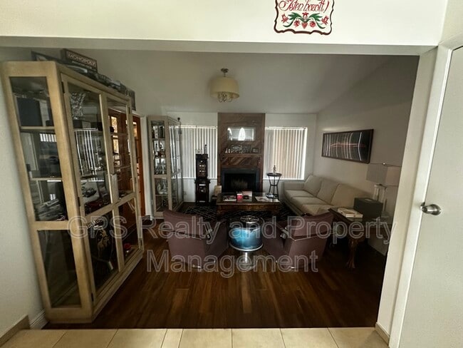 Building Photo - 651 Tam Ct