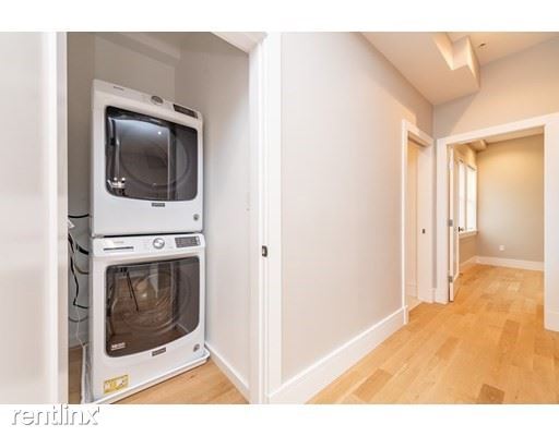 Building Photo - 1 br, 1 bath Condo - 723 Centre St, 4 Unit 4