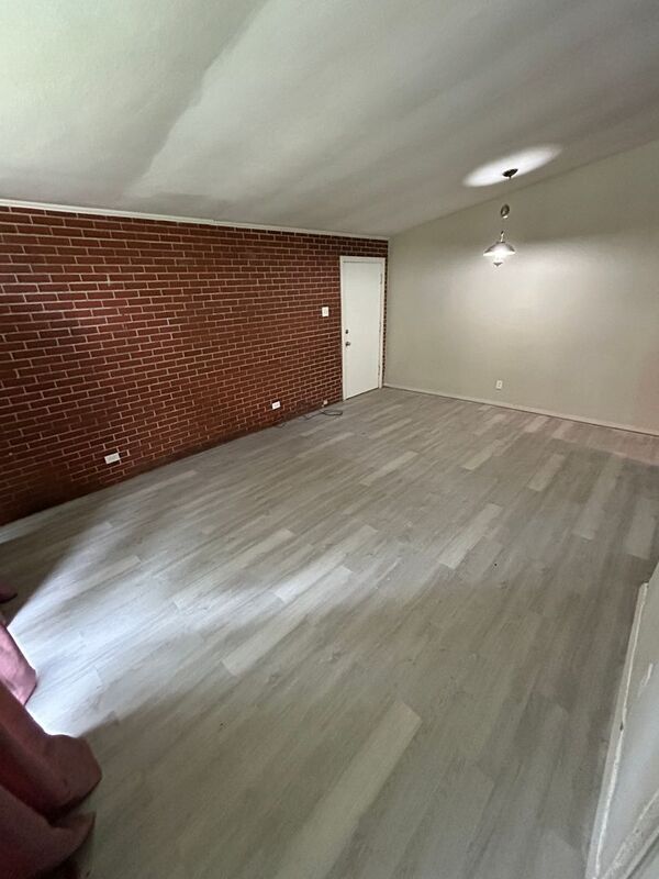 Foto del edificio - 6817 Woodhurst Dr