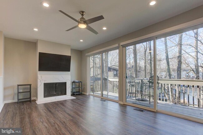 Building Photo - 2025 Lakebreeze Way