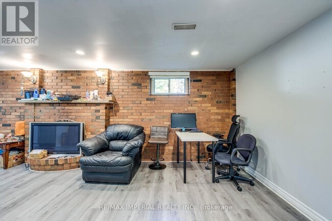 Photo du bâtiment - 11 Queensbury Dr