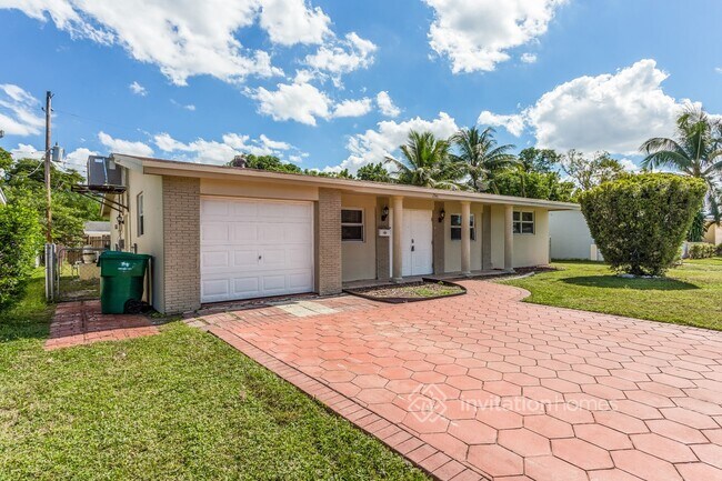 Building Photo - 2341 Sabal Palm Dr