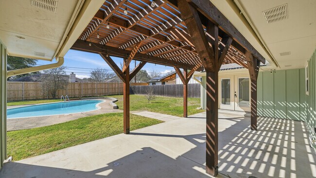 Foto del edificio - 1409 Highland Dr