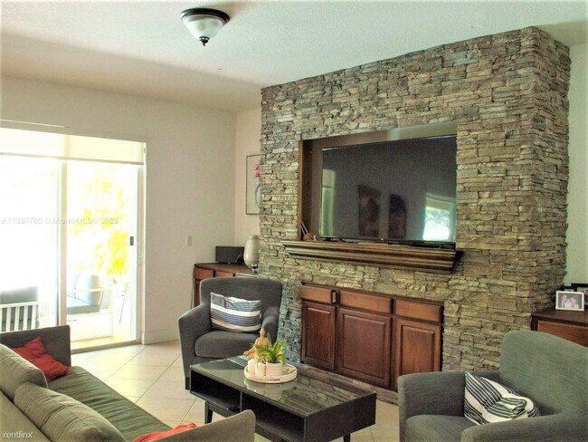 Foto del edificio - 5 br, 4 bath House - 3981 W Whitewater Ave