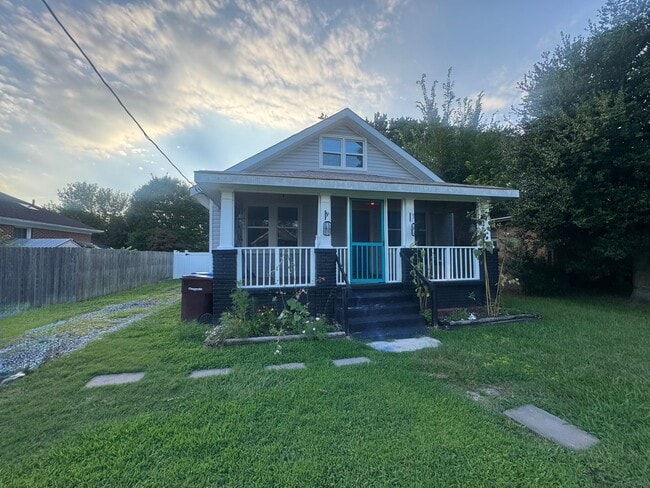 Photo - 1525 Hawthorne Drive House