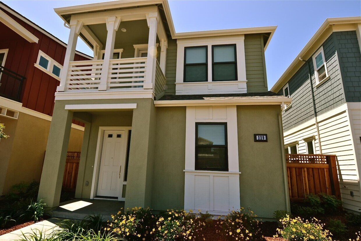 Primary Photo - 229 Athena Ct