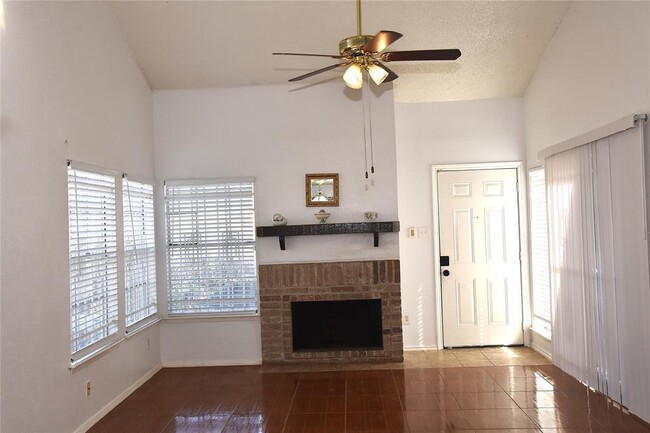 Building Photo - 12264 Bob White Dr