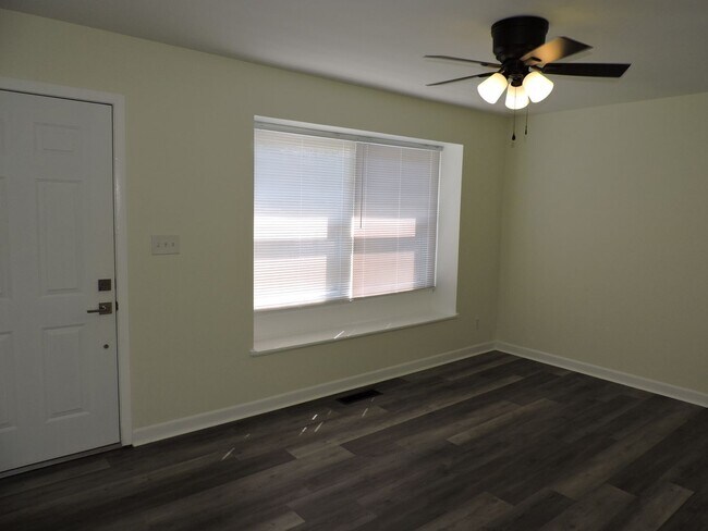 Foto del edificio - Convenient Norttheast location!