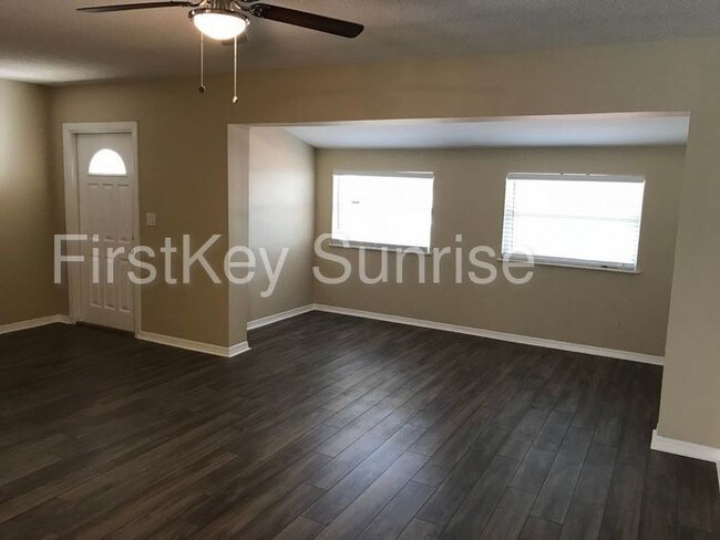 Building Photo - 5208 SW 91st Ter