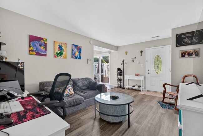 Foto del edificio - 2303 Aster Dr