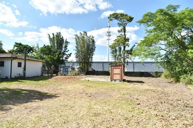 Foto del edificio - 7033 Easter St