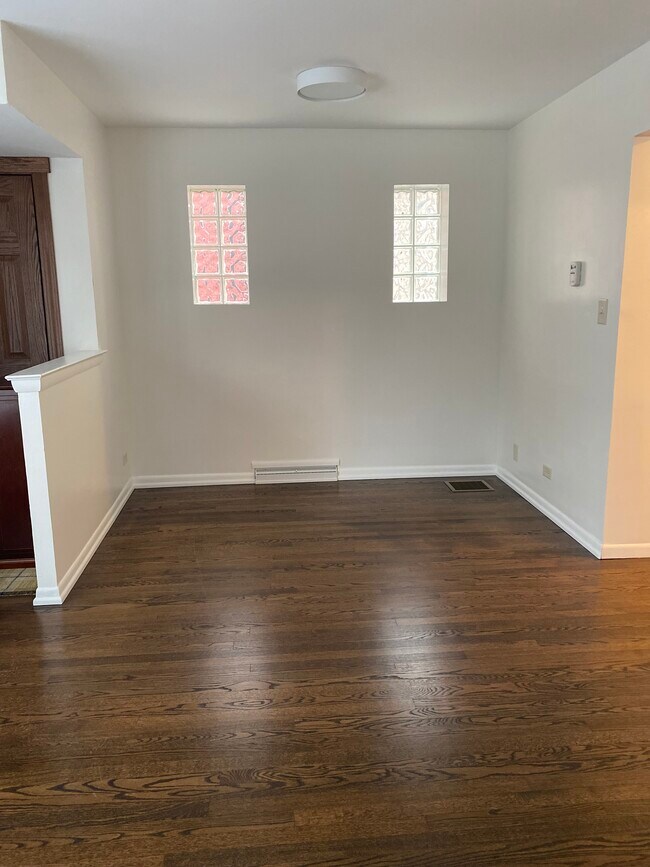 Foto del edificio - 2346 W Dickens Ave