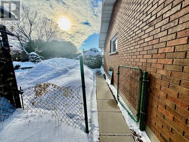 Photo du bâtiment - 2175 Martha Ave