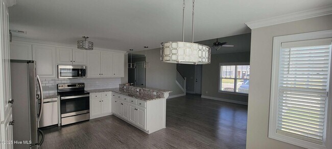 Building Photo - 3924 Pensacola Dr
