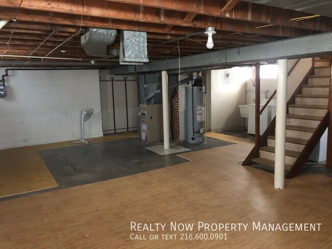 Building Photo - Maple Hts. Single Family 3 bedroom