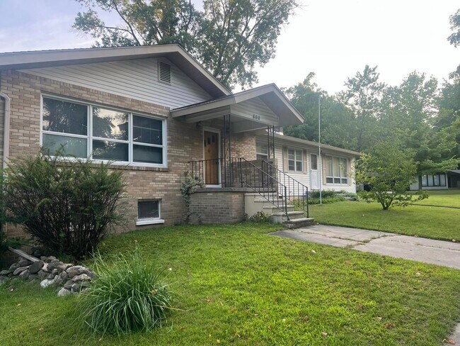 Building Photo - 800 Magnolia St