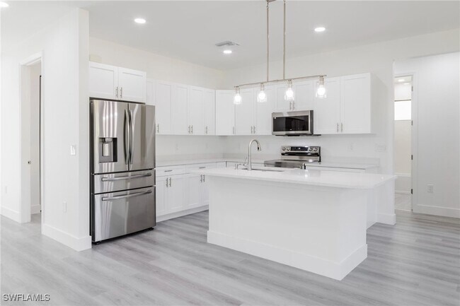 Building Photo - 714 Anaconda Ave S