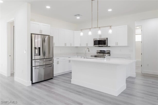 Foto del edificio - 714 Anaconda Ave S