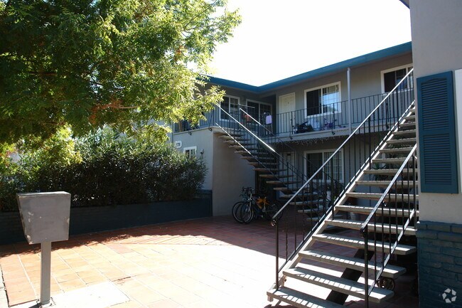 Building Photo - 1520 Scott St